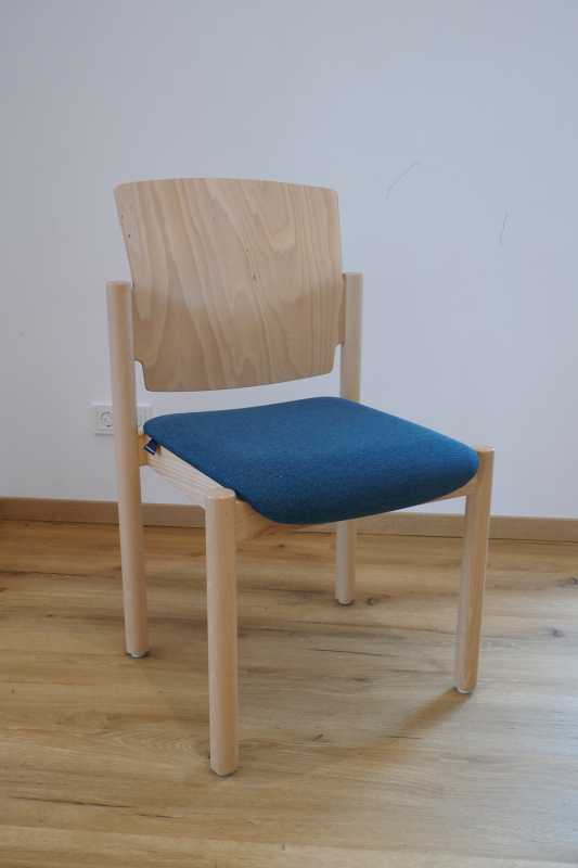 Kirchenstuhl und Gemeindestuhl Idstein-S, Massivholzstapelstuhl